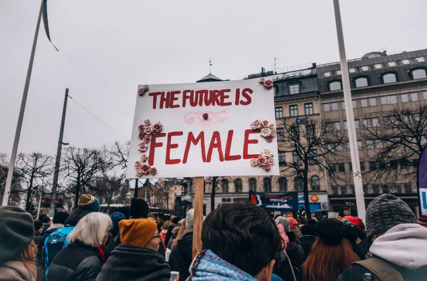 Male scientists brag more than female