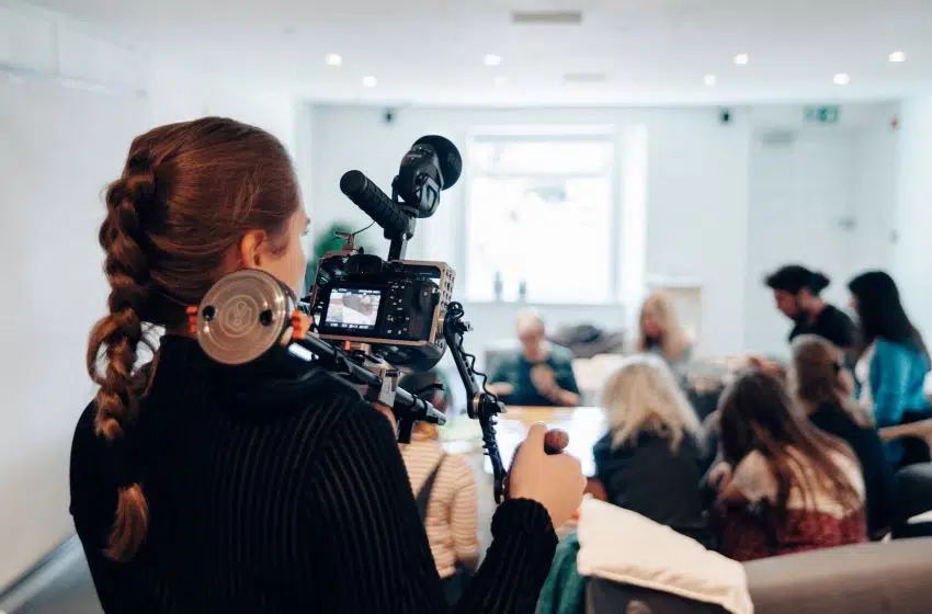 Survey shows it is more difficult for women to make a career in journalism
